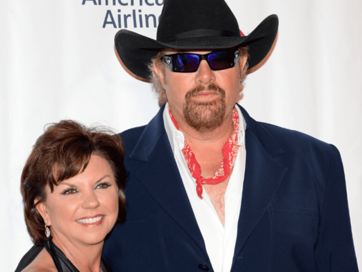 Toby-Keith-wife-resize