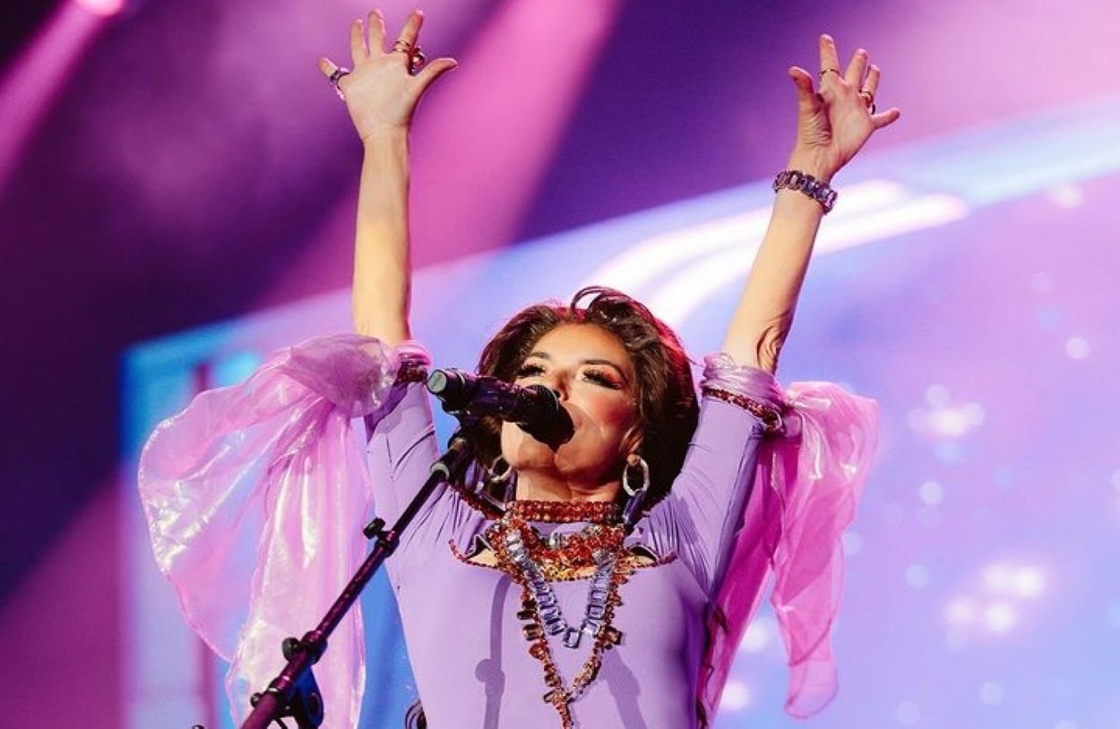 Shania Twain performing on a stage.