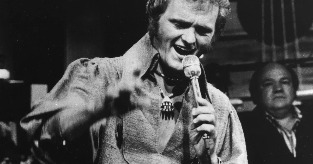 Jerry Reed singing