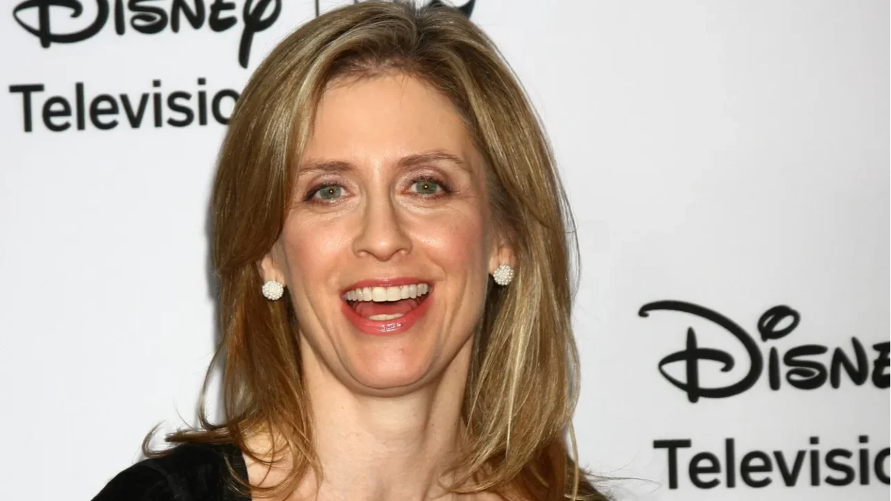 Helen Slater at an event.